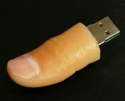 Pen Drives Engraçados (16)