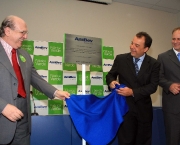 16/04/2008 - InauguraÃ§Ã£o da fÃ¡brica de vidros da Ambev, em Campo Grande.
Governador SÃ©rgio Cabral entre VitÃ³rio Demarchi, presidente (esq) e Luis Fernando Edmound, diretor.
Foto Marcelo Horn