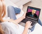 Woman on the sofa with laptop