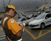 RODIZIO03 - SAO PAULO - 02-09-06
RODIZIO - JORNAL DO CARRO.Foto do marronzinho Padula da CET, fiscalizando o transito em Sao Paulo.Foto Claudio Teixeira/AE