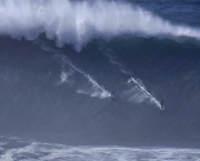 Surfistas Pegando Onda Gigante (8)