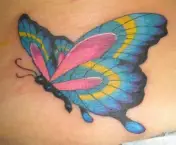 Tatuagem de Borboleta Voando