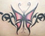 Tatuagem de Borboleta com Tribal