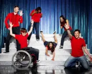 Glee: The new one-hour comedy musical series about a group of aspiring underdogs will premiere this fall on FOX. Pictured clockwise from L: Chris Colfer, Amber Riley, Lea Michele (C), Jenna Ushkowitz, Cory Monteith and Kevin McHale. ©2009 Fox Broadcasting Co. CR: Matthias Clamer/FOX