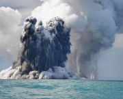 erupcao-de-vulcao-submerso-2.jpg