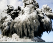 erupcao-de-vulcao-submerso-3.jpg