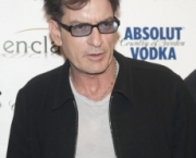 warner-bros-nega-possibilidade-da-volta-da-charlie-sheen-3