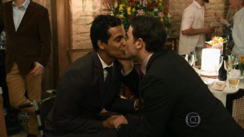 Beijo de Sérgio e Ivan