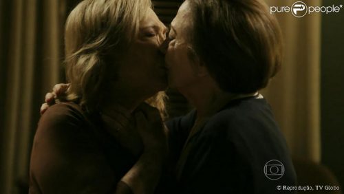 Beijo Teresa e Estela