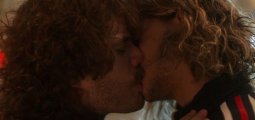 Beijo de Leon e Rudá 