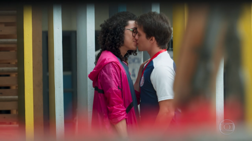 Beijo de Michael e Santiago