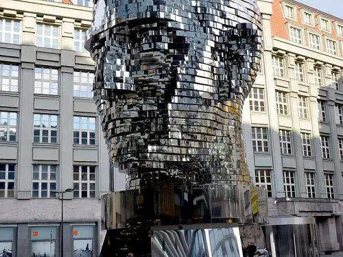  Escultura de Kafka