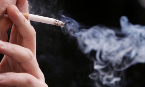 Pessoa Fumando 