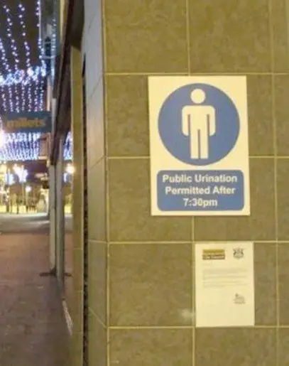 Permitido Urinar em Público