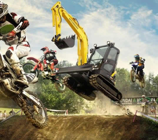 Trator Disputando Motocross