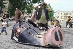 Carro em Forma de Porco