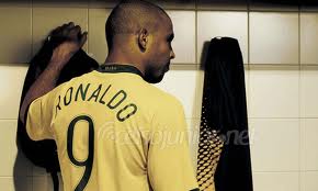 Ronaldo Aposenta da Seleção