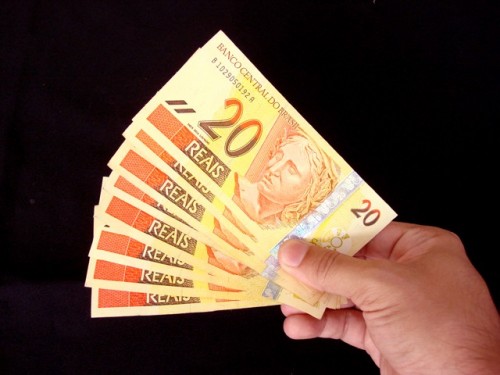 Aumento De Salario Para Aposentados e Militares 