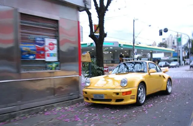 Porsche Amarelo