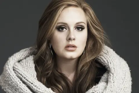 Adele Faz História Novamente
