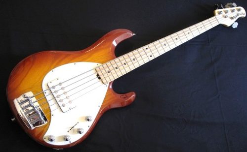 Contrabaixo Music Man Stingray 