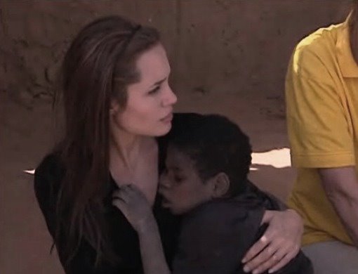 Angelia Jolie e Sua ONG