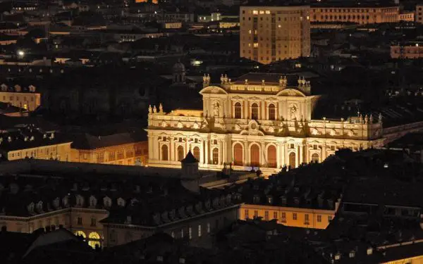 Foto Noturna do Palácio Carignano, em Turim