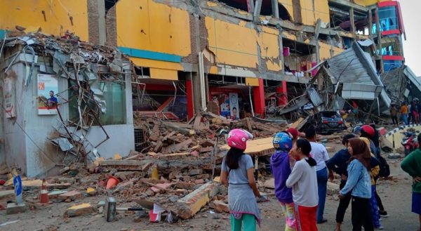 Terremoto da Indonésia Deixa Pessoas Desabrigadas