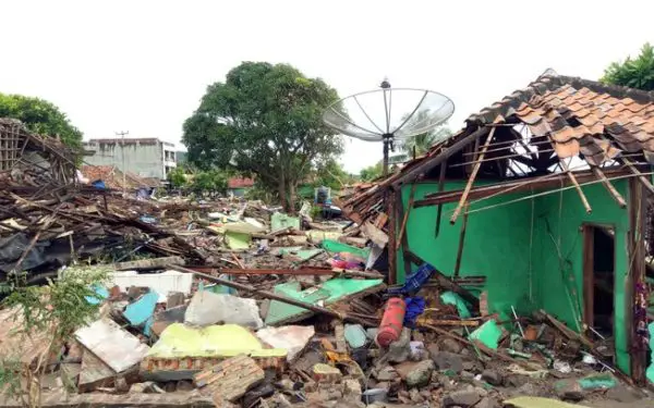 Estragos Causados por Desastres Naturais - Indonésia