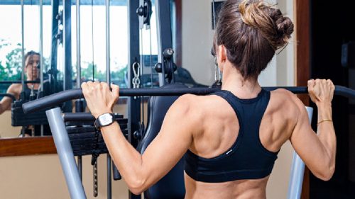 Mulher Fazendo Seu Exercício de Musculação