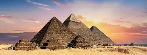 Foto das Três Pirâmides de Gizé
