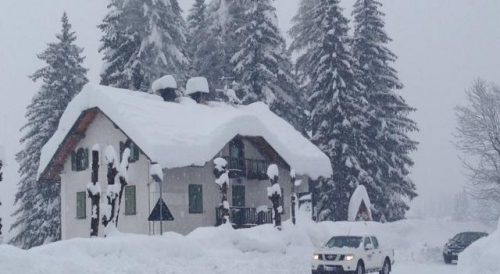 Casa Coberta de Neve em Cortina D’ampezzo 