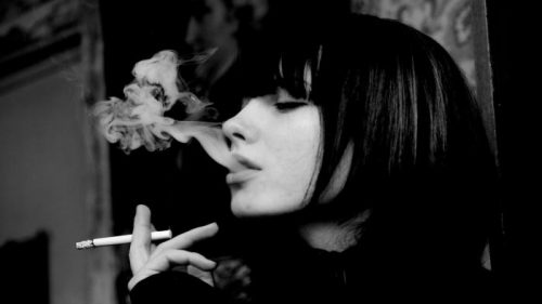 Mulher Fumando 