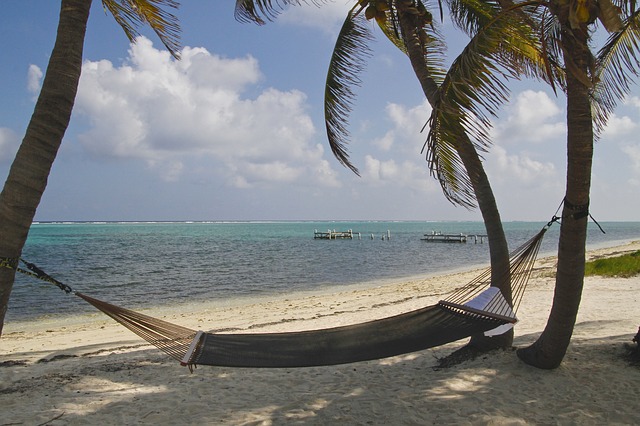 Rede na Praia das Ilhas Cayman 